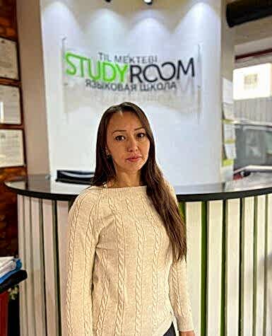 Преподаватель Данна Султанова